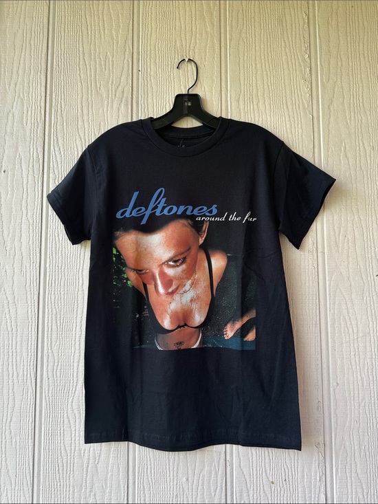 Deftones Tops - NWOT Deftones Graphic T-Shirt